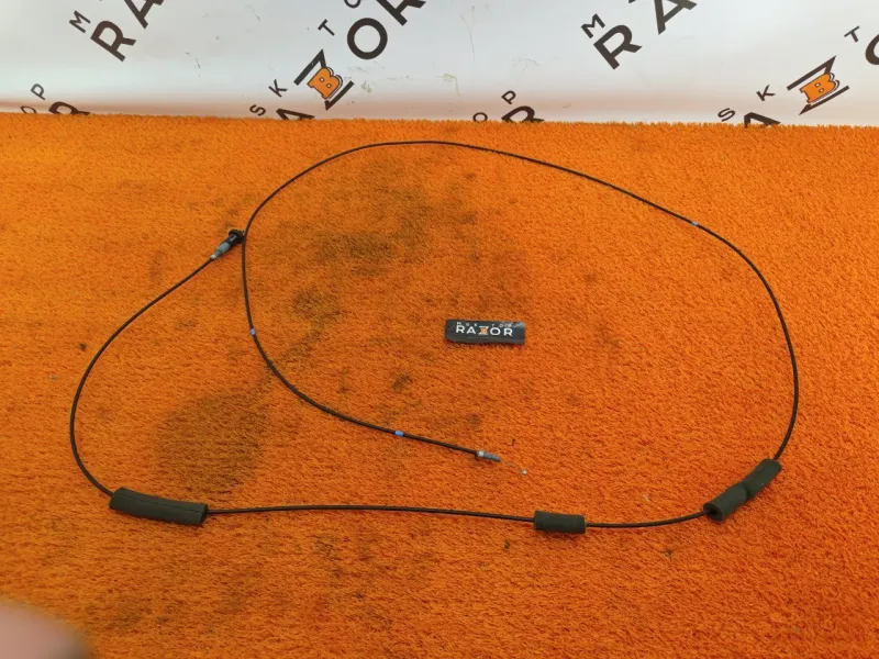 Трос лючка топливного бака