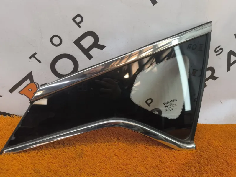 Форточка задняя