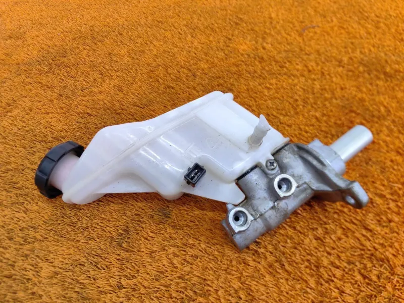 Главный тормозной цилиндр