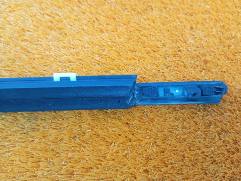 Молдинг стекла