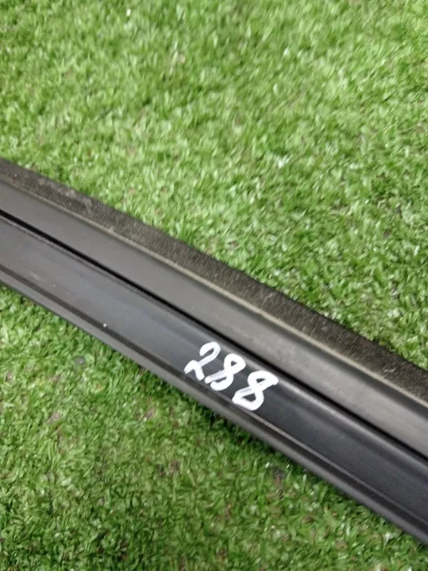 Уплотнитель стекла двери