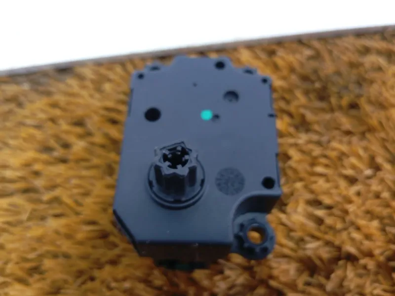 Моторчик заслонки печки