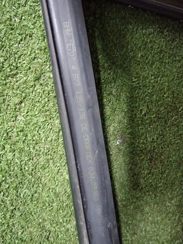 Уплотнитель стекла двери