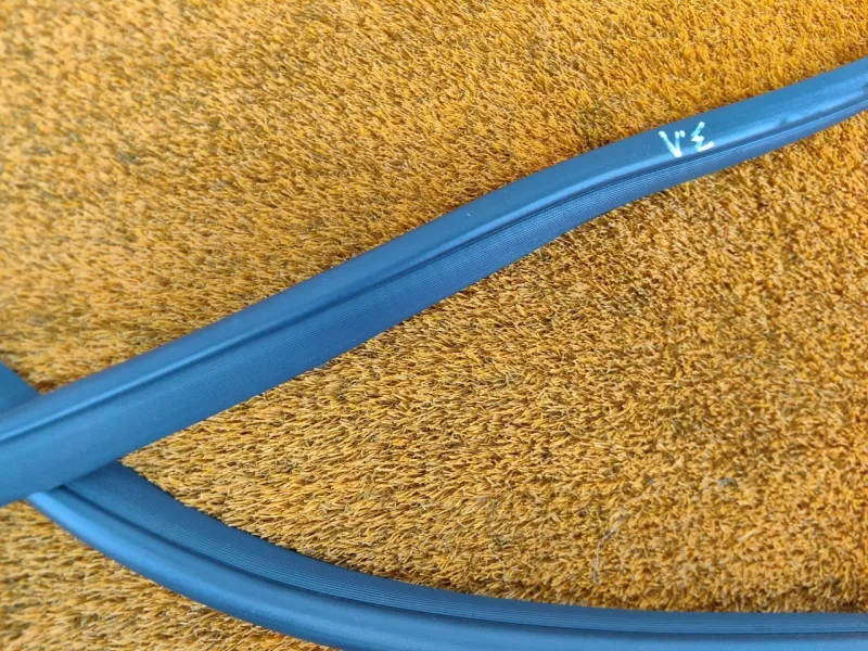 Уплотнитель проема двери