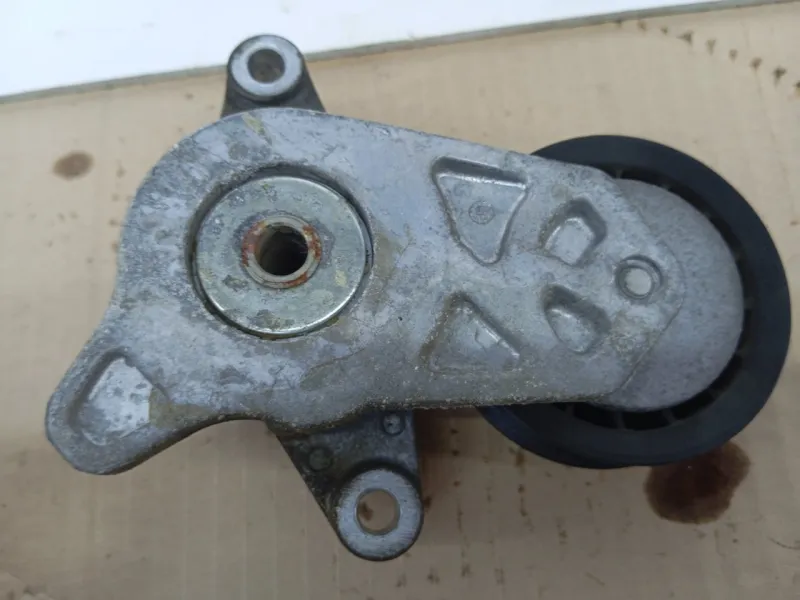 Натяжитель приводного ремня