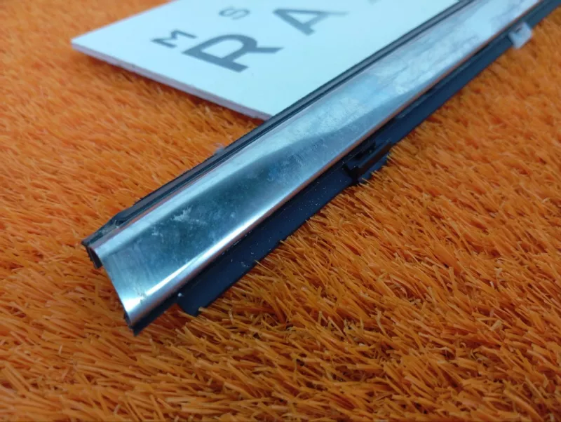 Молдинг стекла