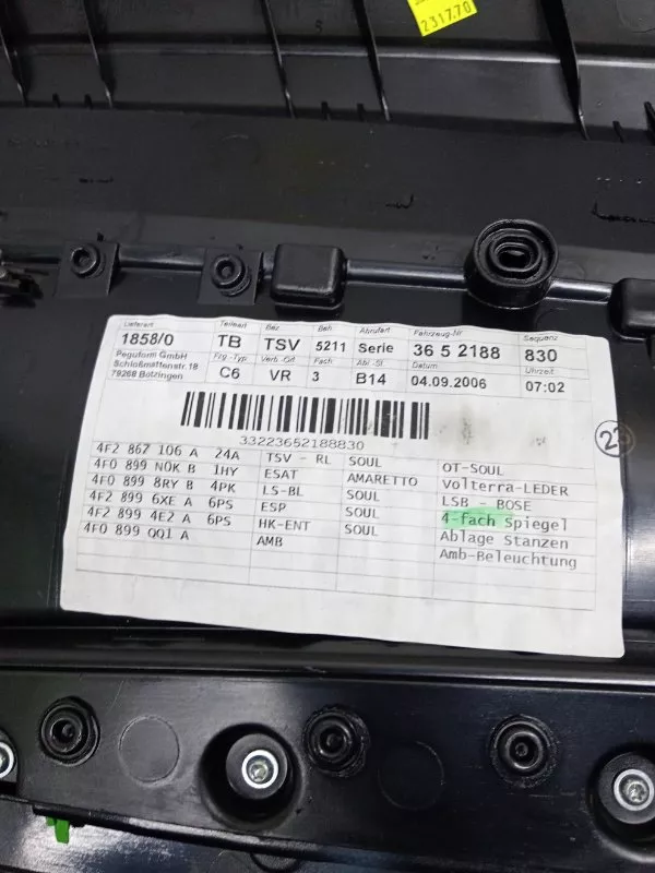 Обшивка двери Audi A6 2006 4F2867106A C6, передняя правая