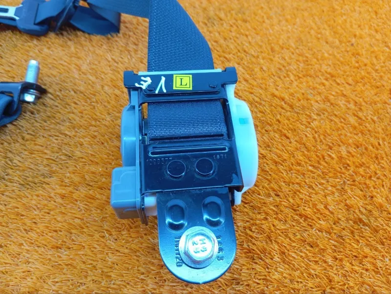 Ремень безопасности