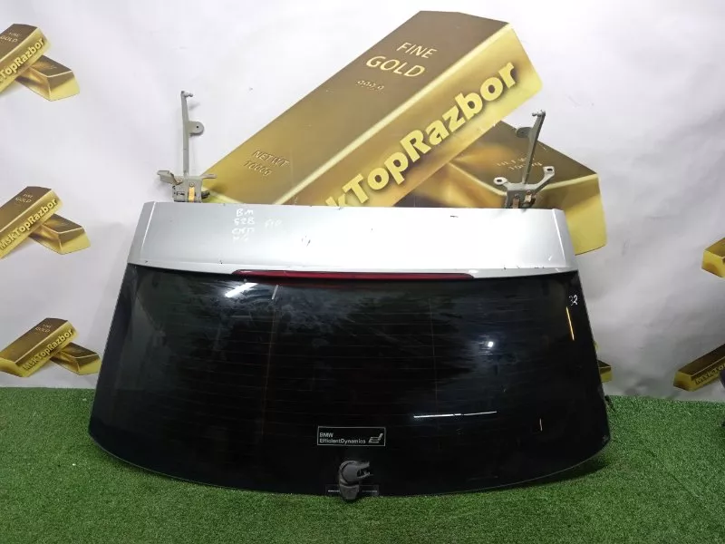 Стекло двери багажника