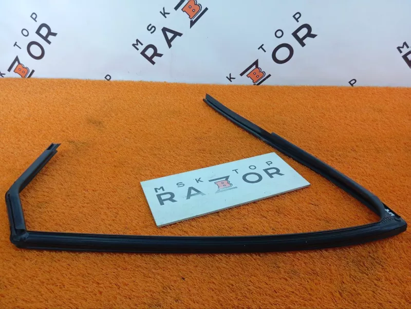 Уплотнитель стекла двери