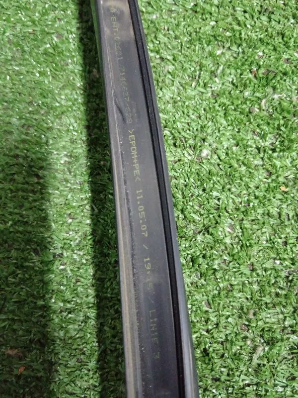 Уплотнитель стекла двери