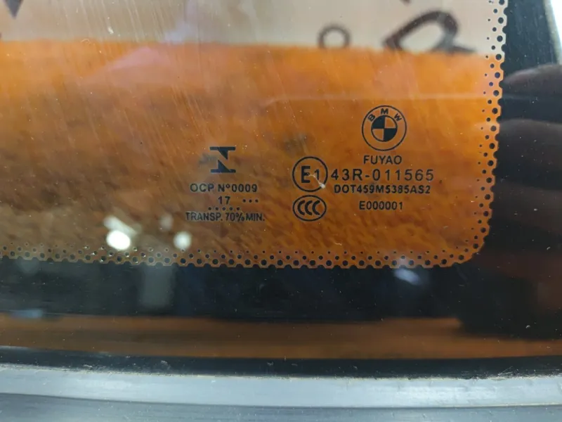 Стекло кузовное глухое