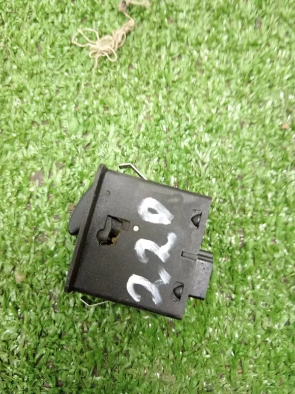 Кнопка стеклоподъемника