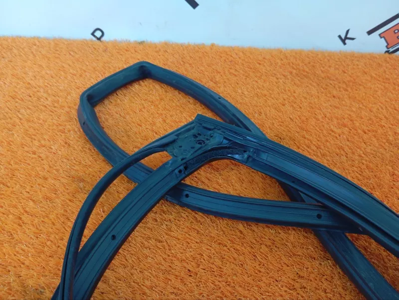 Уплотнитель двери