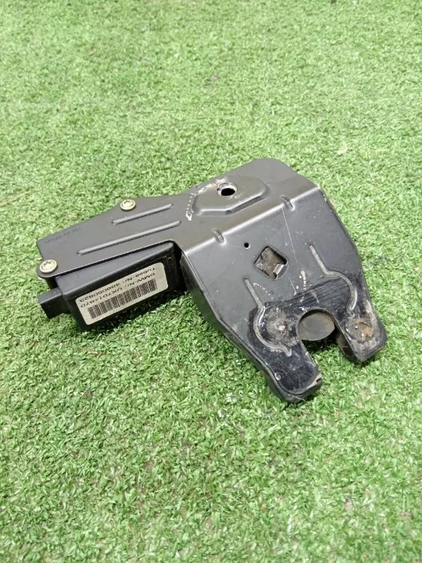 Замок багажника