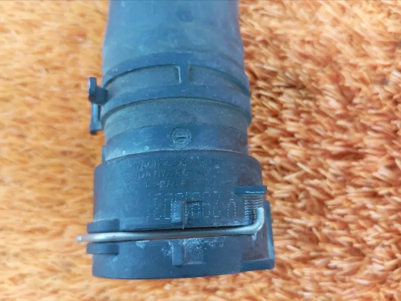 Патрубок системы охлаждения