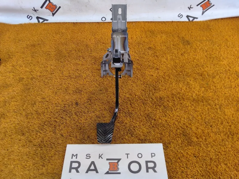 Педаль тормоза