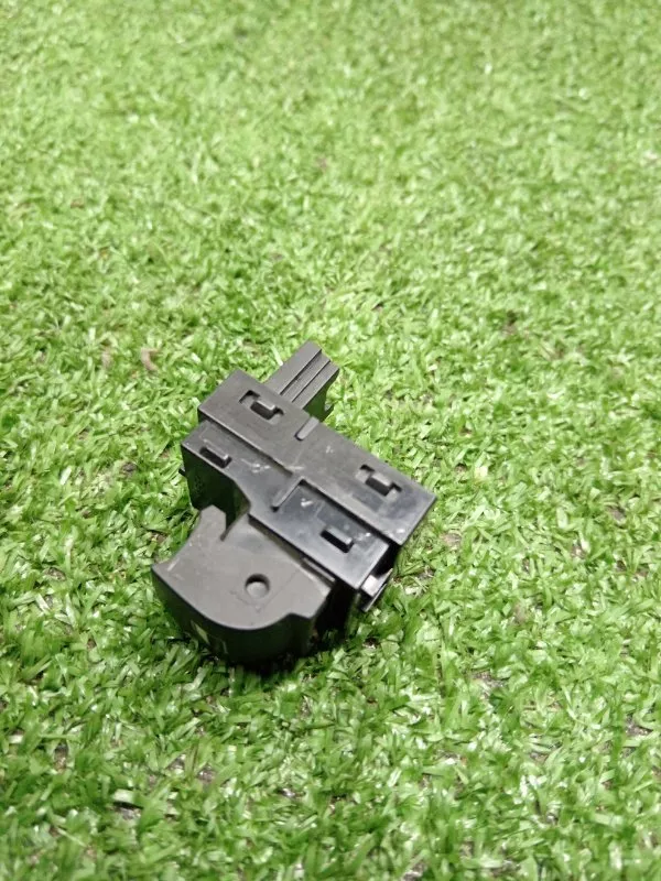 Кнопка стеклоподъемника