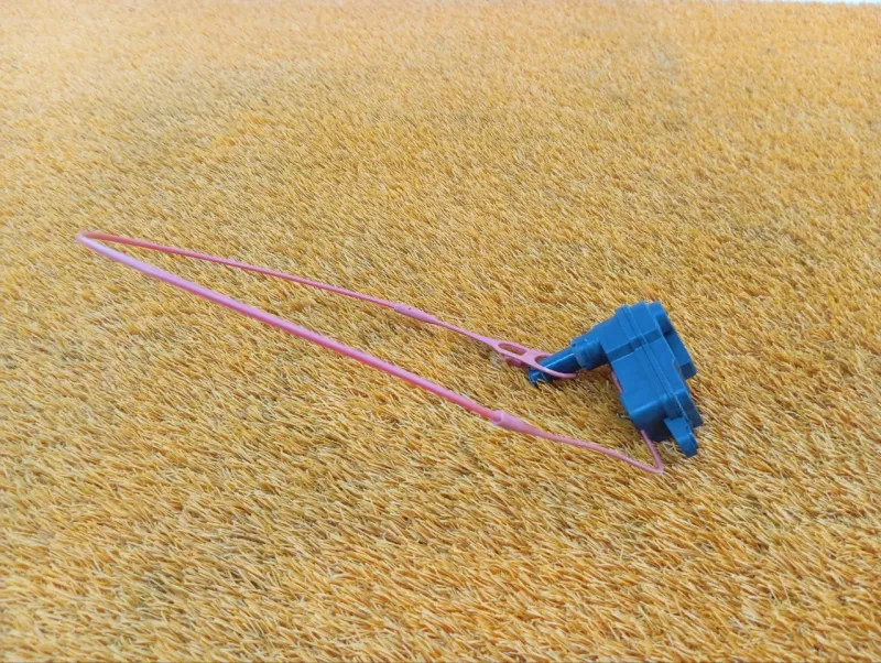 Активатор лючка бензобака