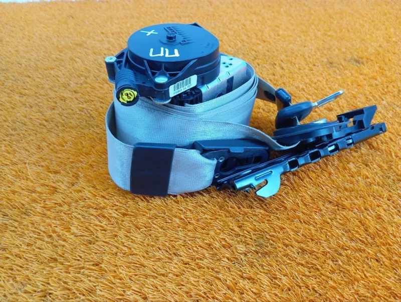 Ремень безопасности