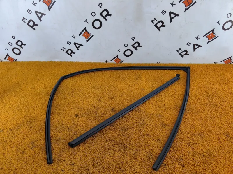 Уплотнитель стекла двери