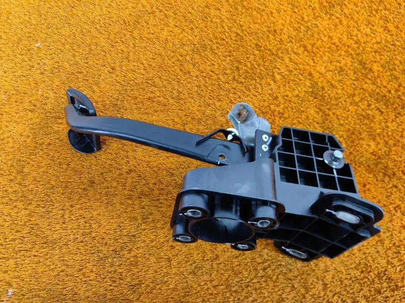 Педаль тормоза