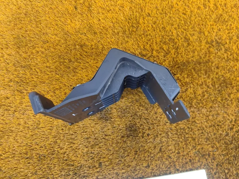 Крепление аккумулятора