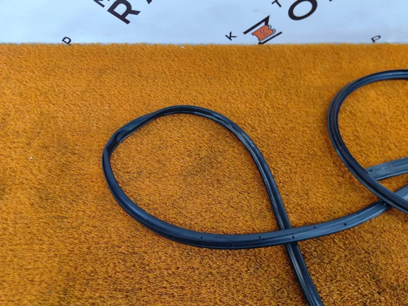 Уплотнитель двери