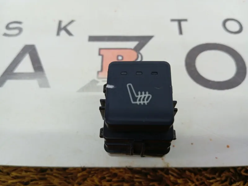 Кнопка обогрева сидений