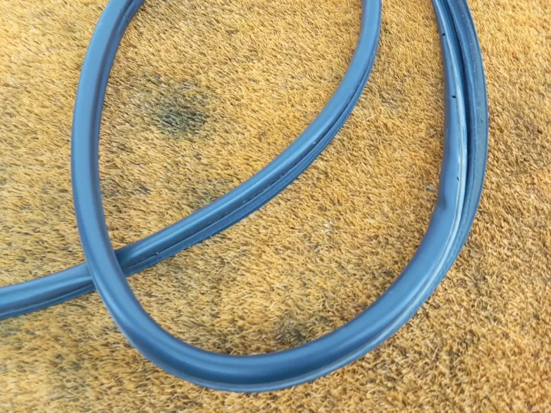 Уплотнитель проема двери