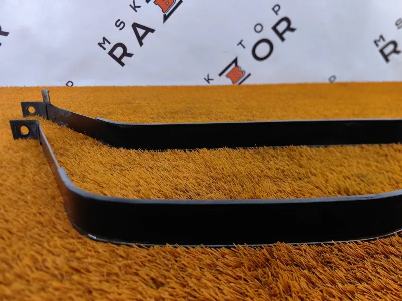 Крепление топливного бака