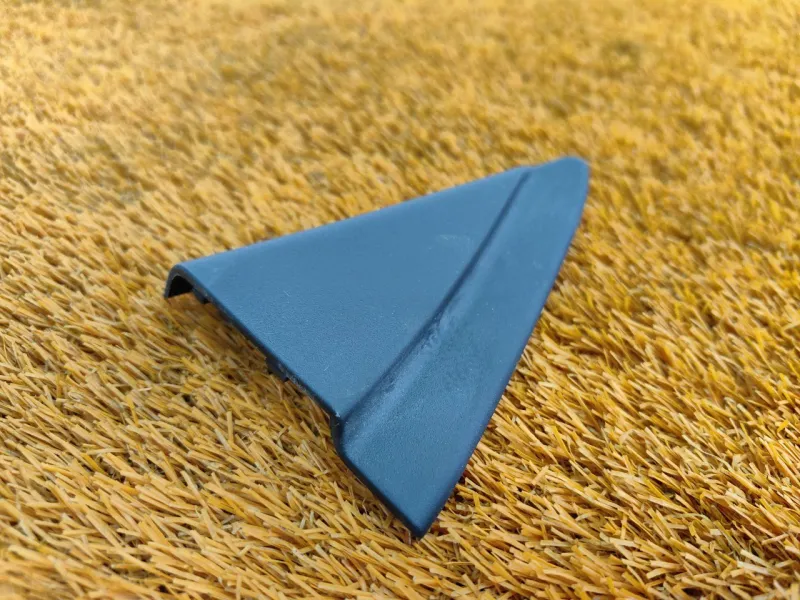 Уголок двери