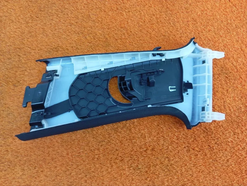 Обшивка центральной стойки