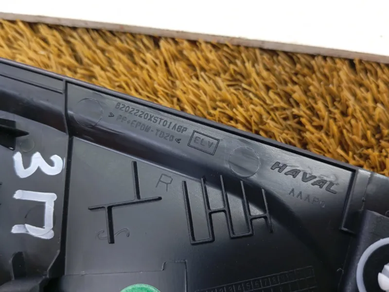 Уголок двери