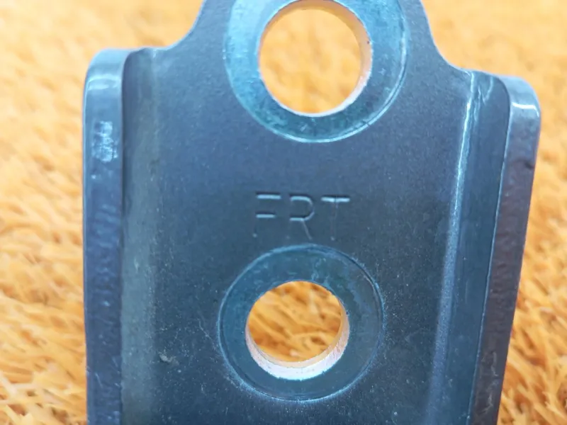 Петля двери