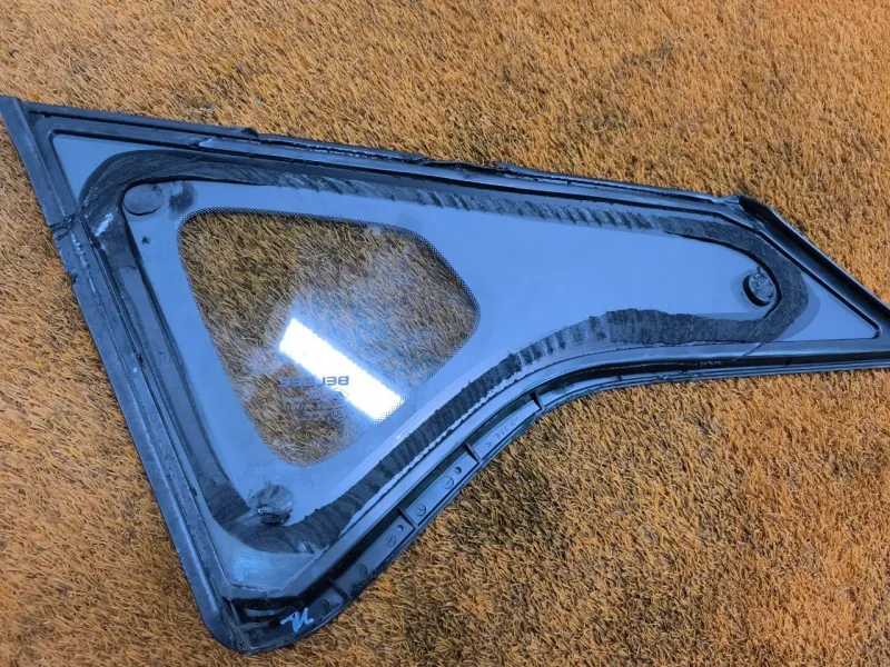 Форточка задняя