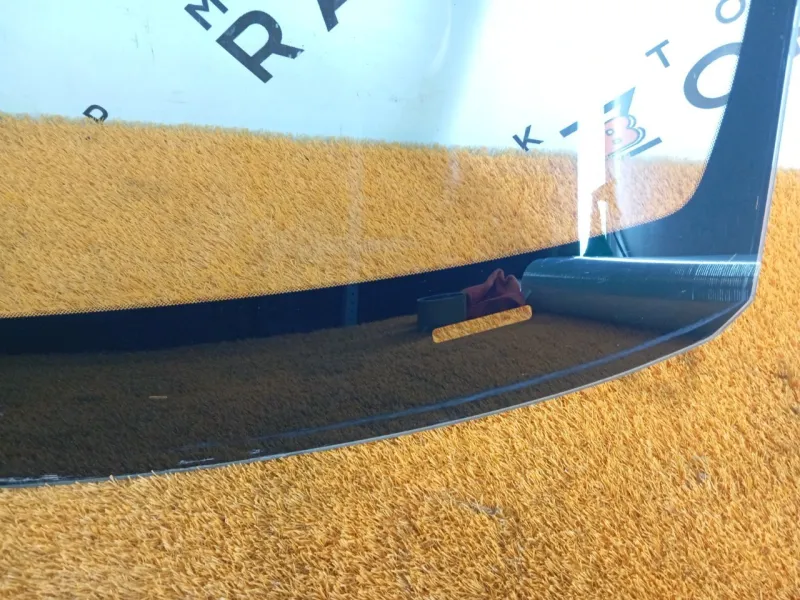 Стекло лобовое