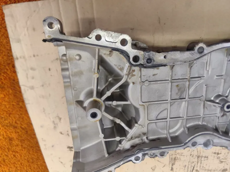 Крышка двигателя передняя