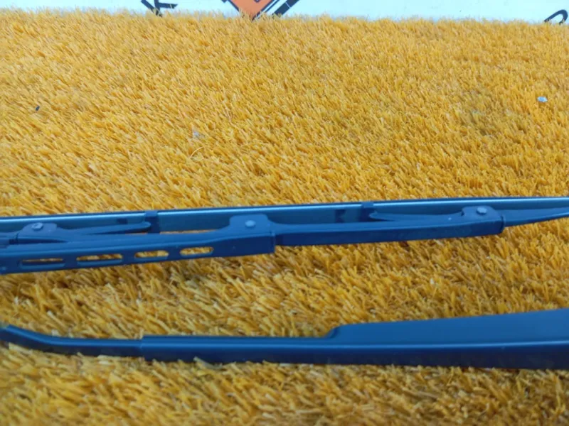 поводок стеклоочистителя