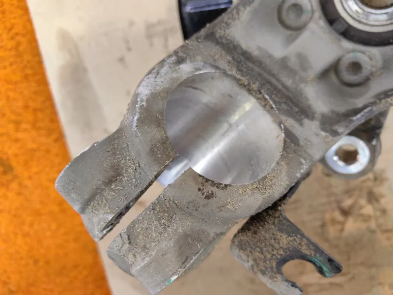 Кулак поворотный