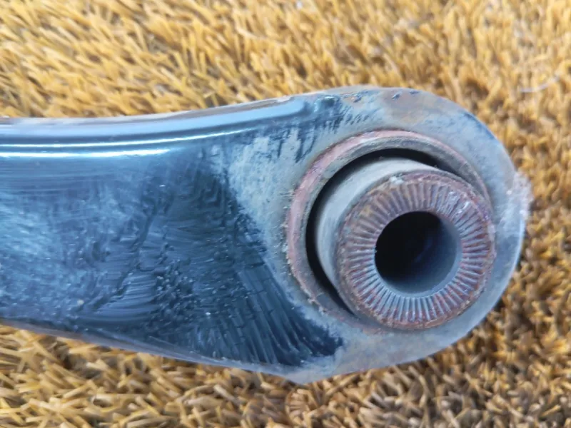 Рычаг подвески нижний