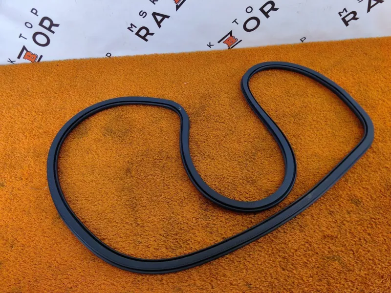 Уплотнитель проема двери