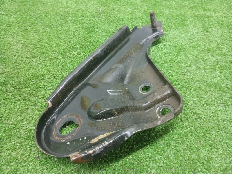 Крепление глушителя