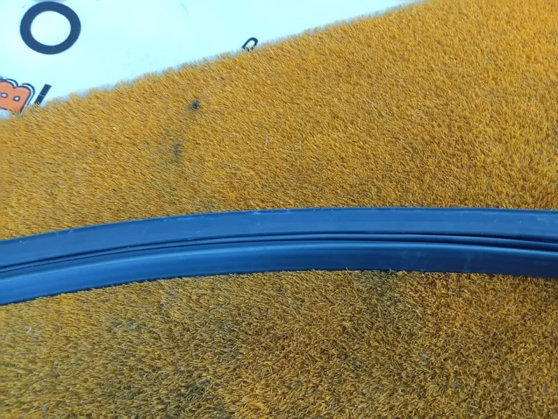 Уплотнитель стекла двери