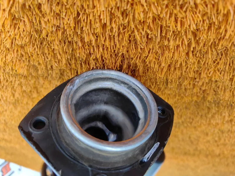 Горловина топливного бака