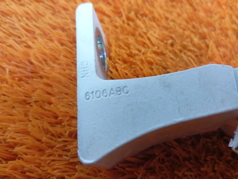 Петля двери