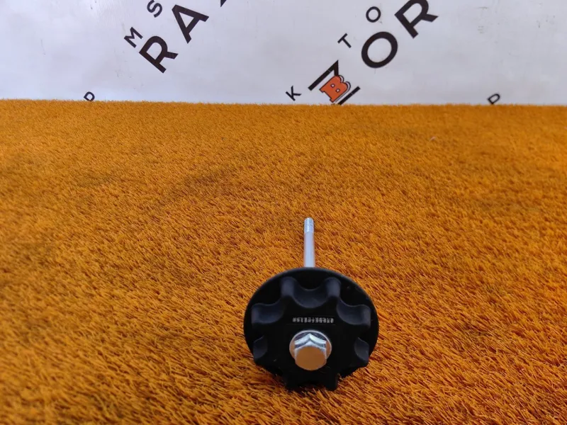 Крепление запасного колеса