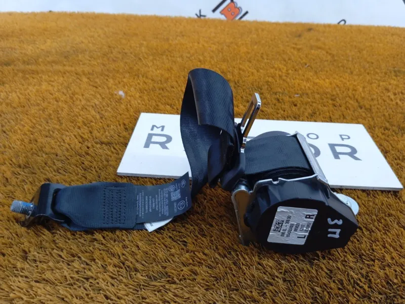 Ремень безопасности