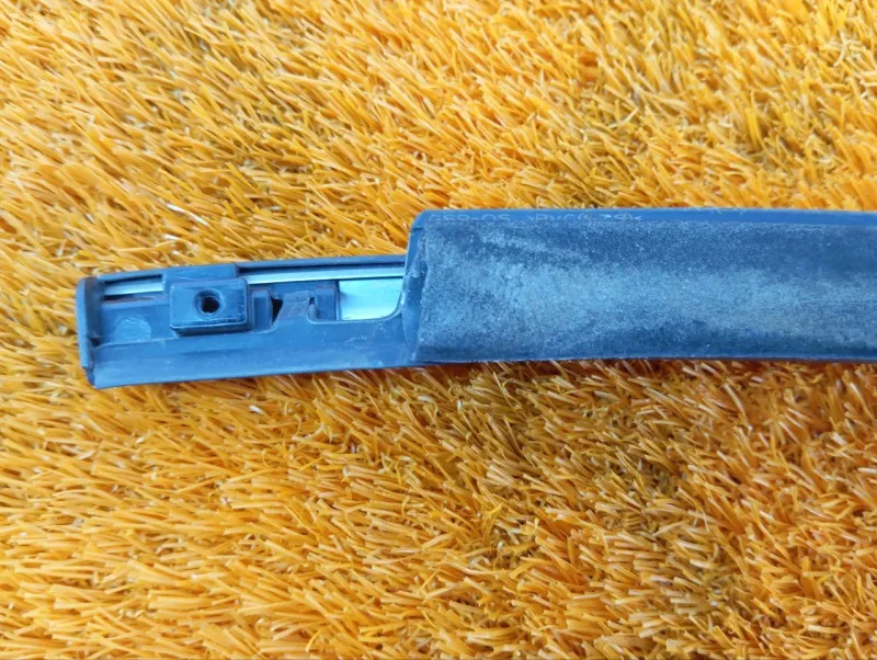 Уплотнитель стекла двери