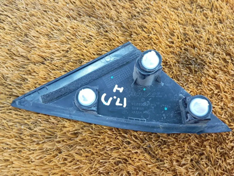 Уголок двери